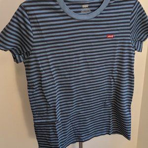 LEVIS PERFECT TEE NWOT